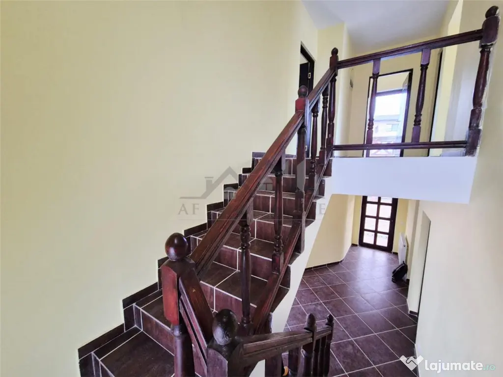 Casa de individuala cu garaj in Bucium