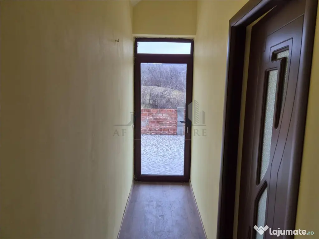 Casa de individuala cu garaj in Bucium