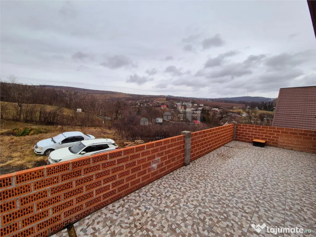 Casa de individuala cu garaj in Bucium