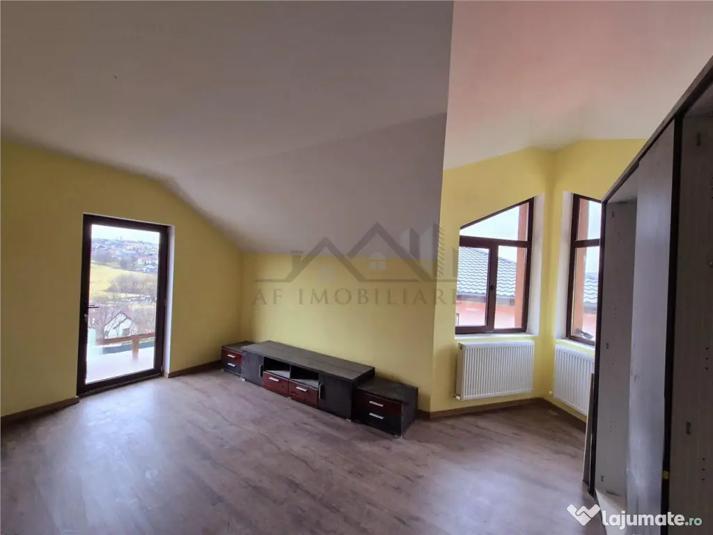 Casa de individuala cu garaj in Bucium