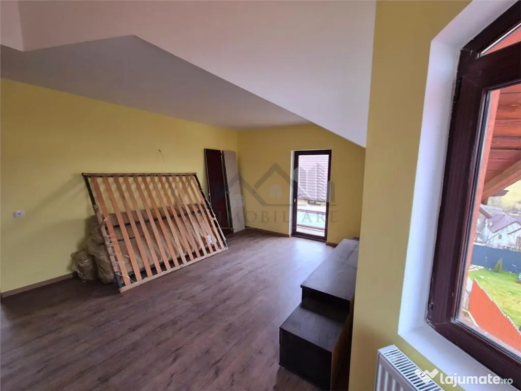 Casa de individuala cu garaj in Bucium