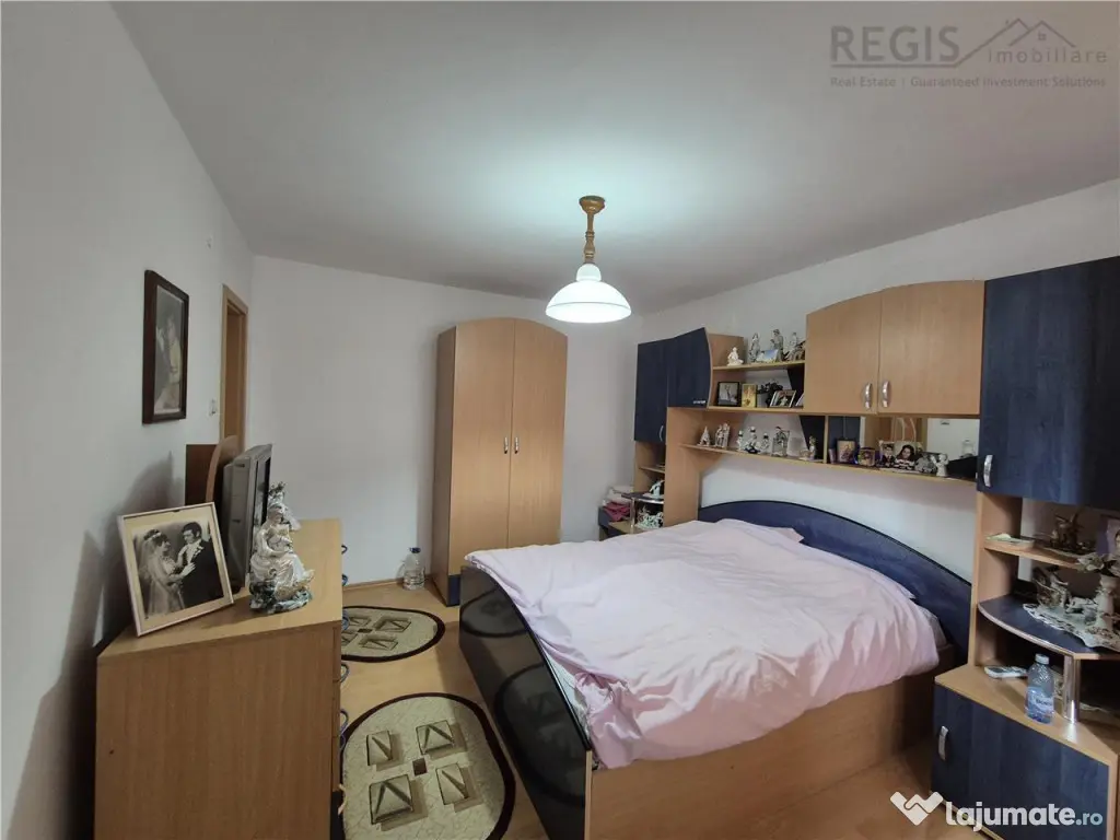 Casa 4 camere spatiu comercial 55 mp, zona centrala 