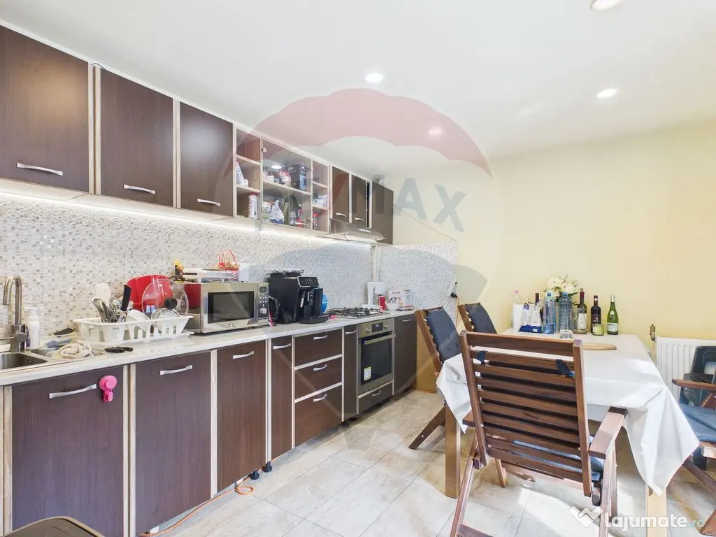 Vilă cu Hammam, garaj și sistem fotovoltaic – Sinaia,... 