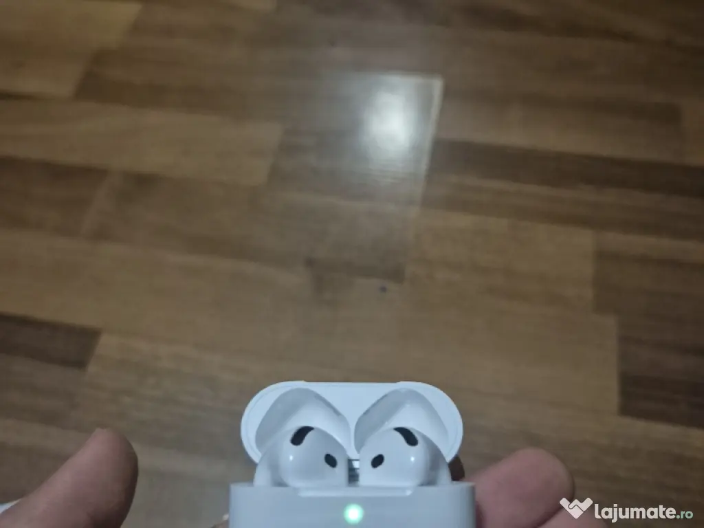 AirPods 4 Active Noise Cancelling