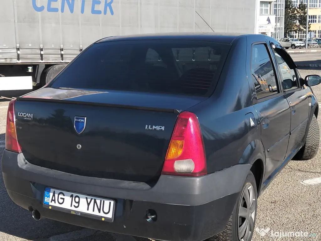 Vând Dacia Logan 