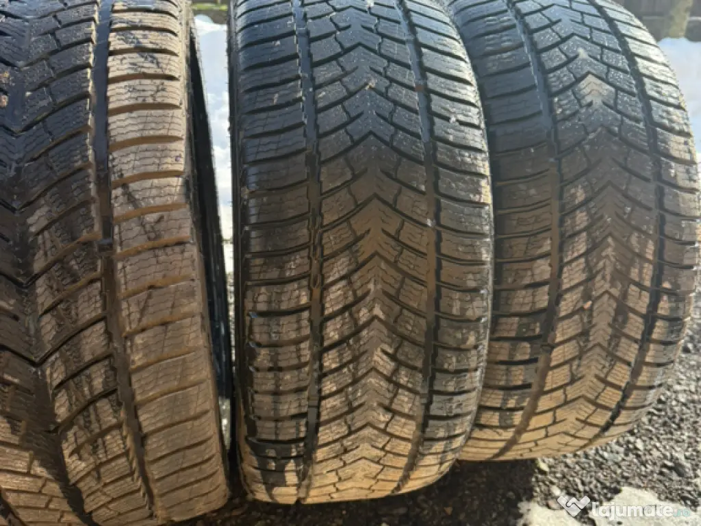Vând 1 set de cauciucuri de iarnă A. 