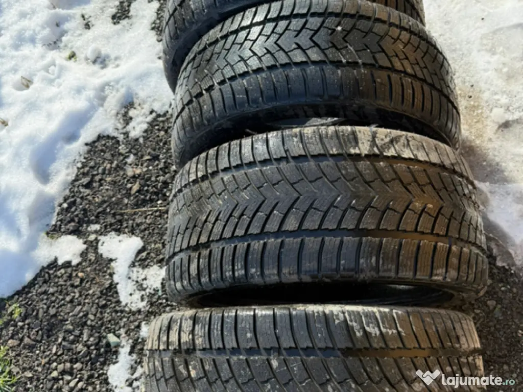 Vând 1 set de cauciucuri de iarnă A. 