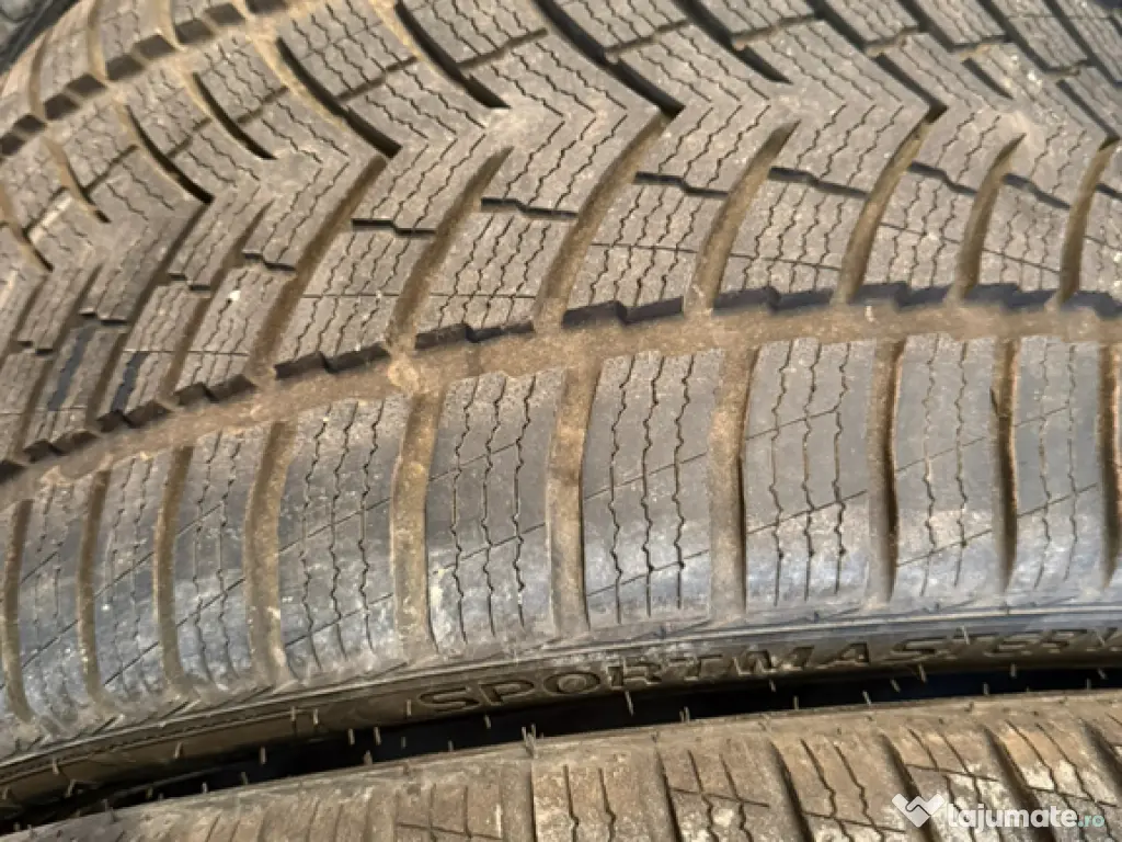 Vând 1 set de cauciucuri de iarnă A. 