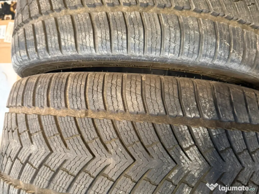 Vând 1 set de cauciucuri de iarnă A. 