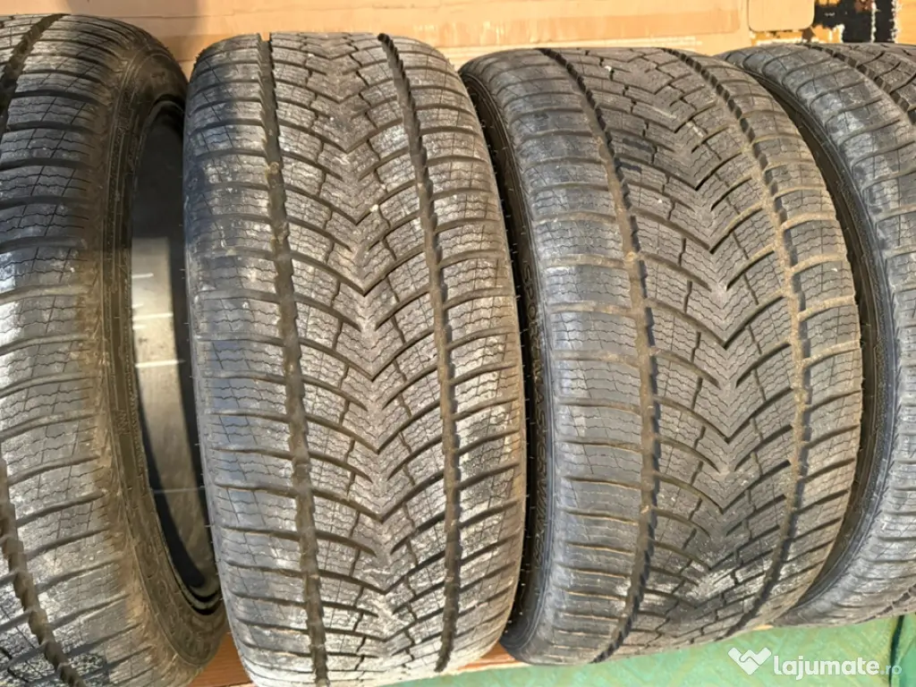 Vând 1 set de cauciucuri de iarnă A. 
