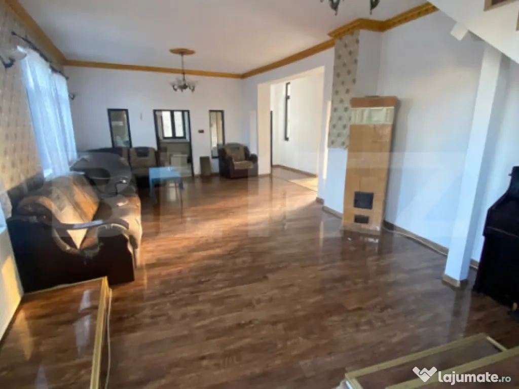 Casă mare, în Centrul Vechi din Deva - 10 camere, ideal lo 