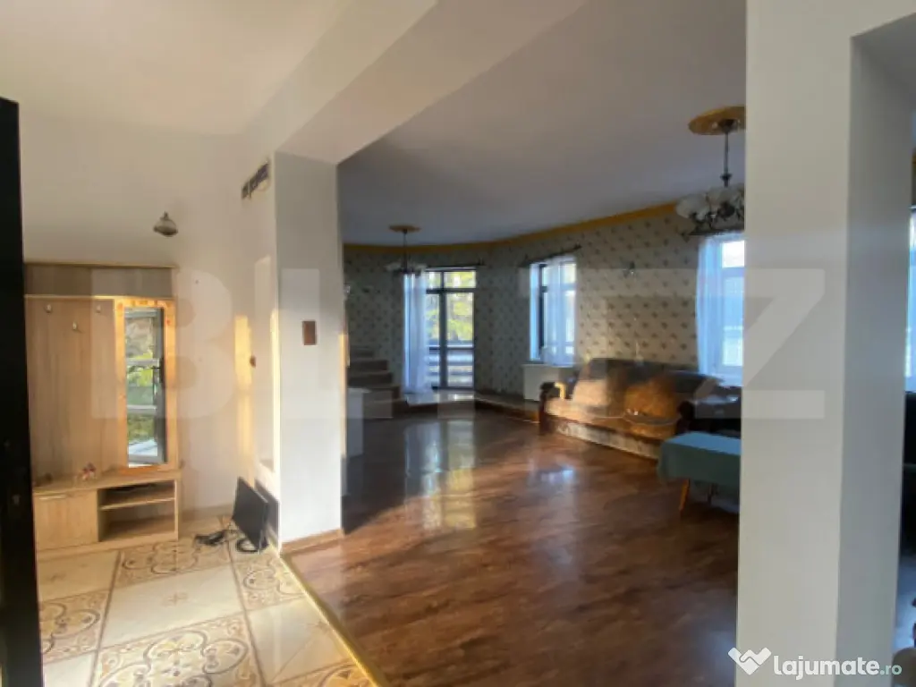 Casă mare, în Centrul Vechi din Deva - 10 camere, ideal lo 