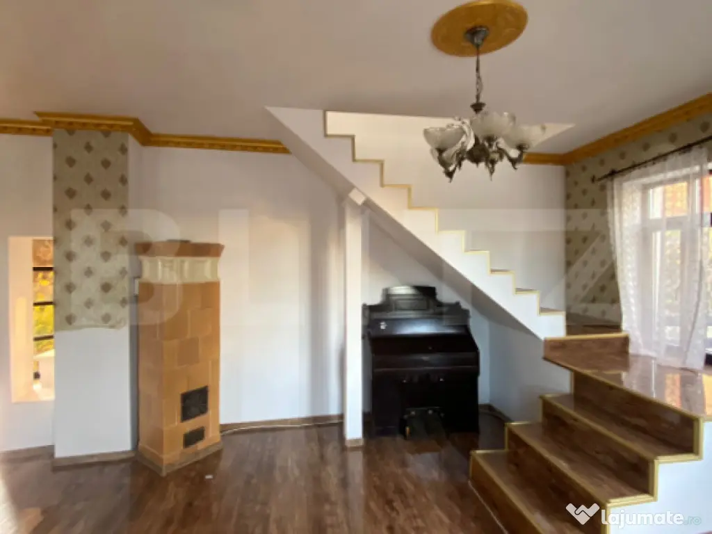 Casă mare, în Centrul Vechi din Deva - 10 camere, ideal lo 