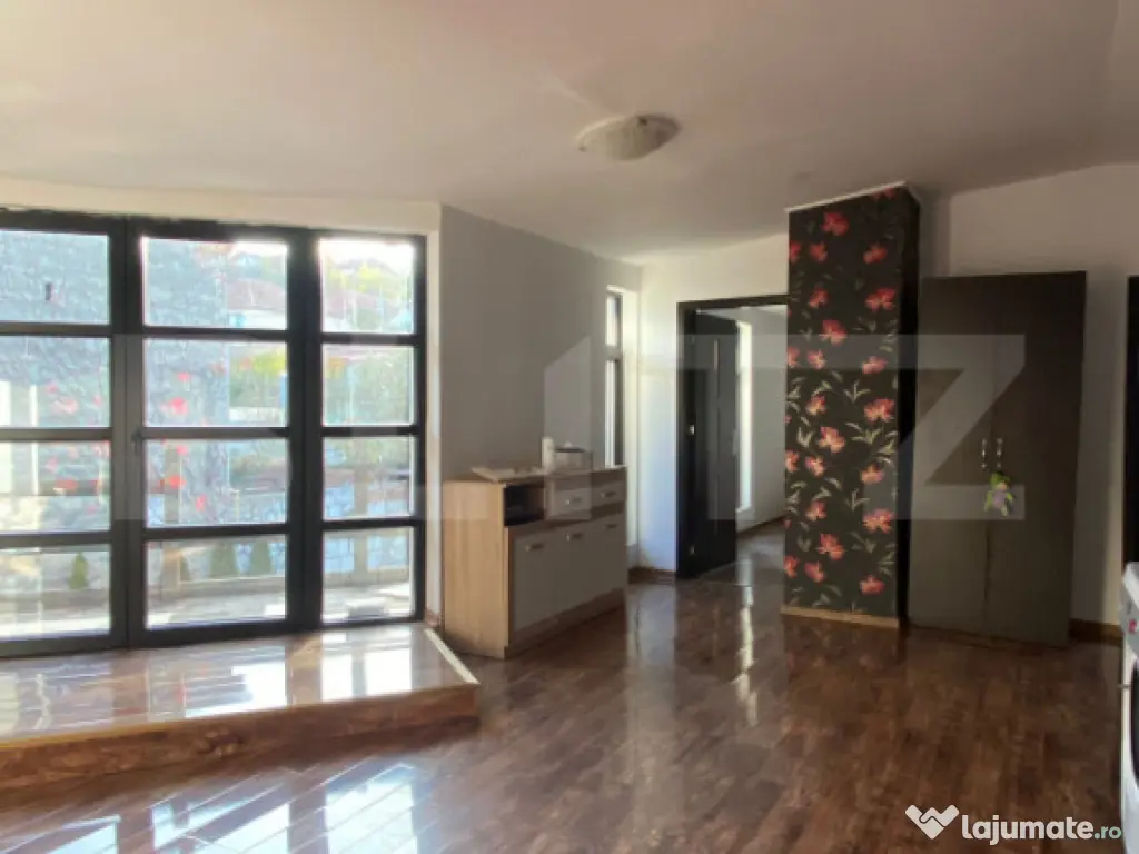 Casă mare, în Centrul Vechi din Deva - 10 camere, ideal lo 