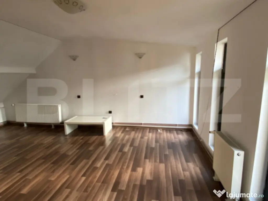 Casă mare, în Centrul Vechi din Deva - 10 camere, ideal lo 