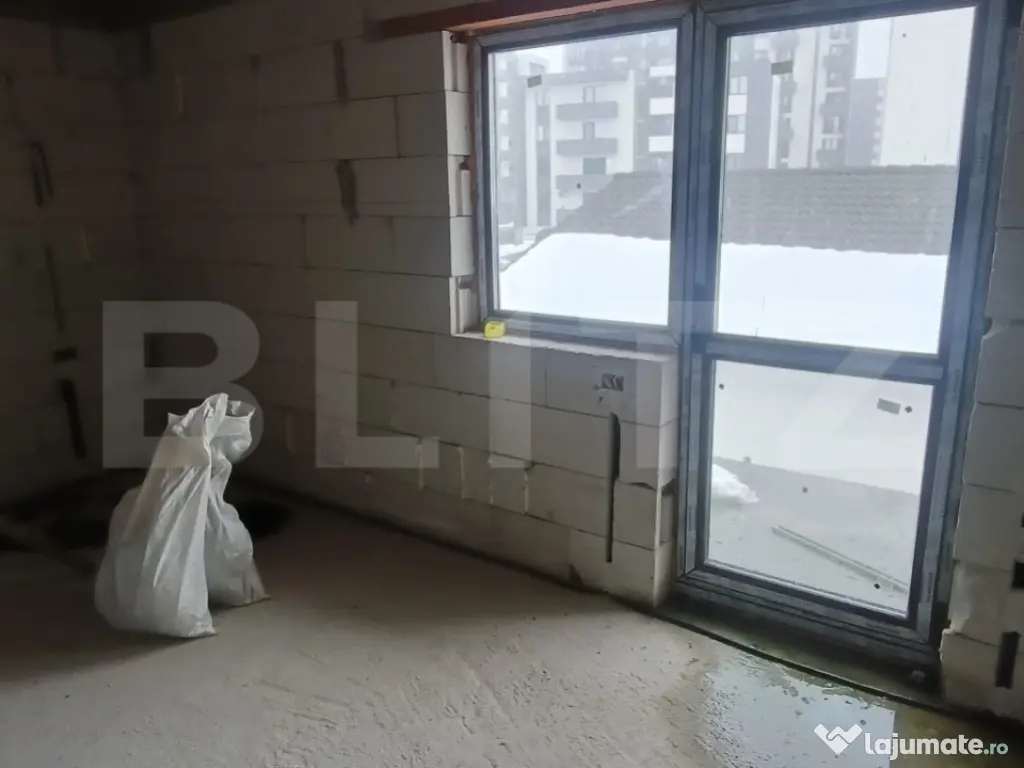 Casă 270 mp utili la roșu, 7 camere, teren 500 mp – zona