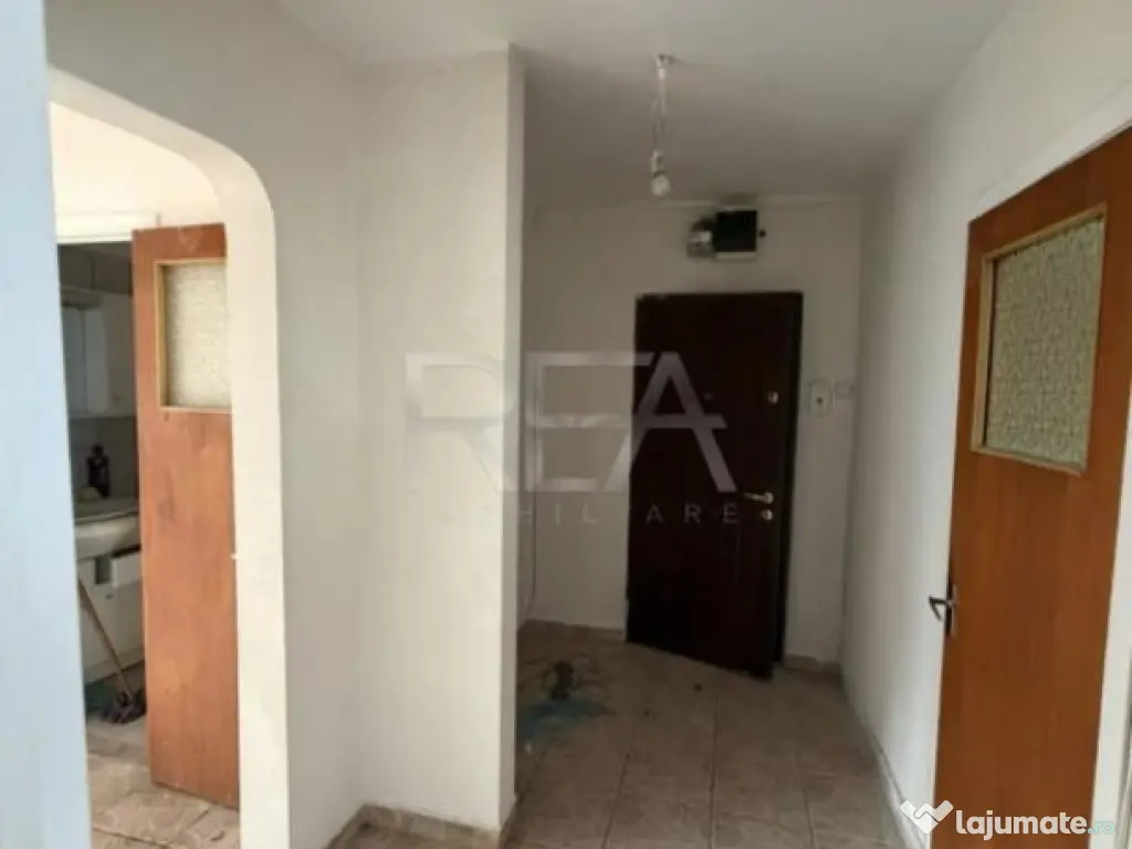 3 camere, decomandat, 4/4, boxa, centrala-Politehnica 