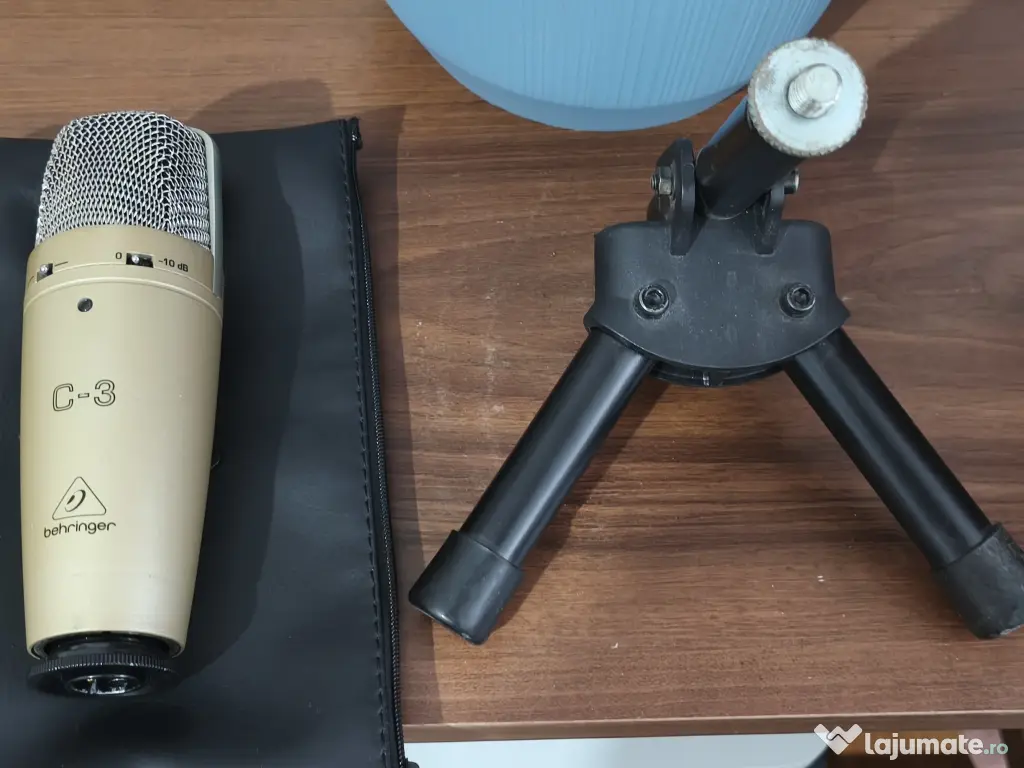 Microfon Behringer cu suport 