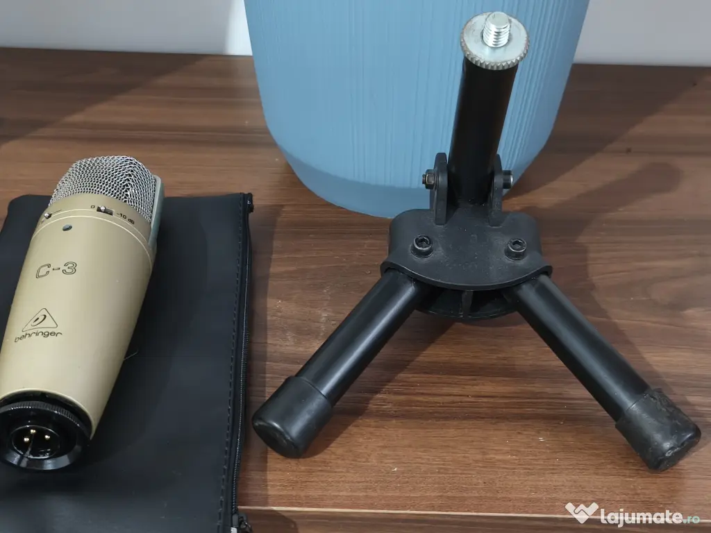 Microfon Behringer cu suport 