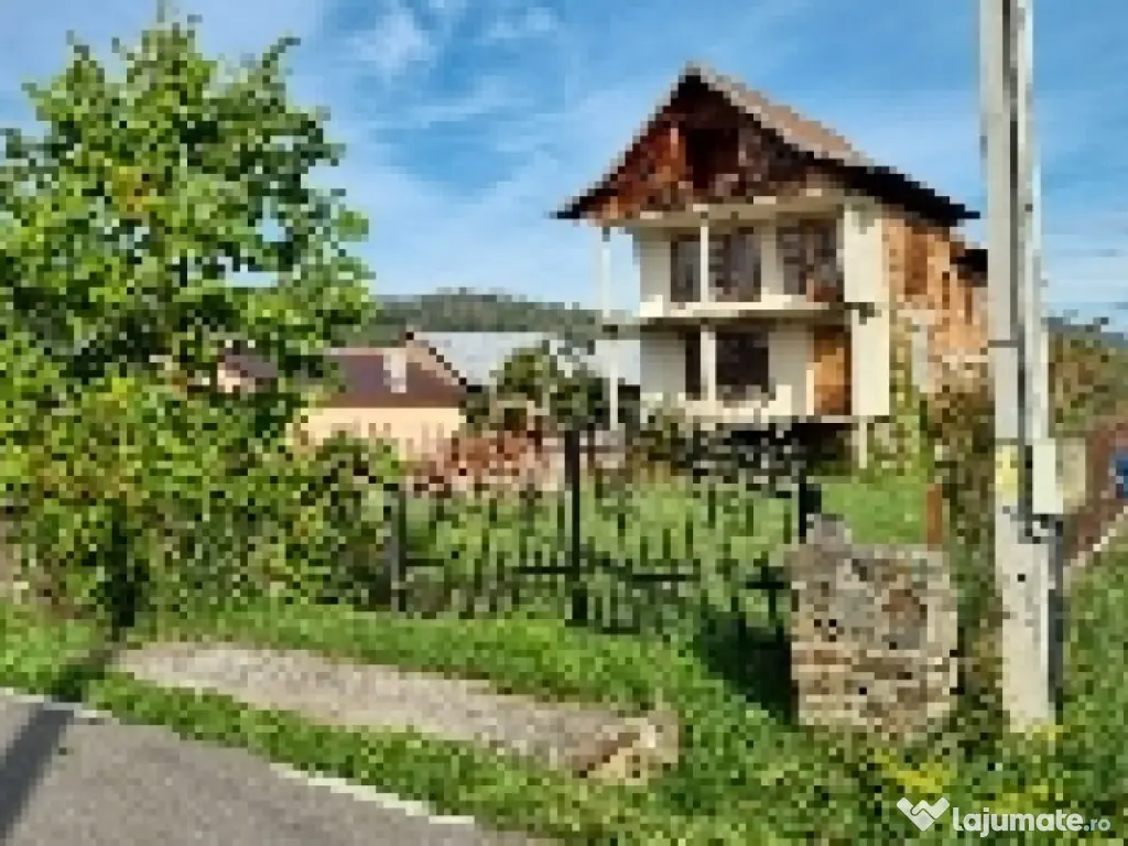 Vila 8 cam,P+1,teren 1093mp,Domnesti 