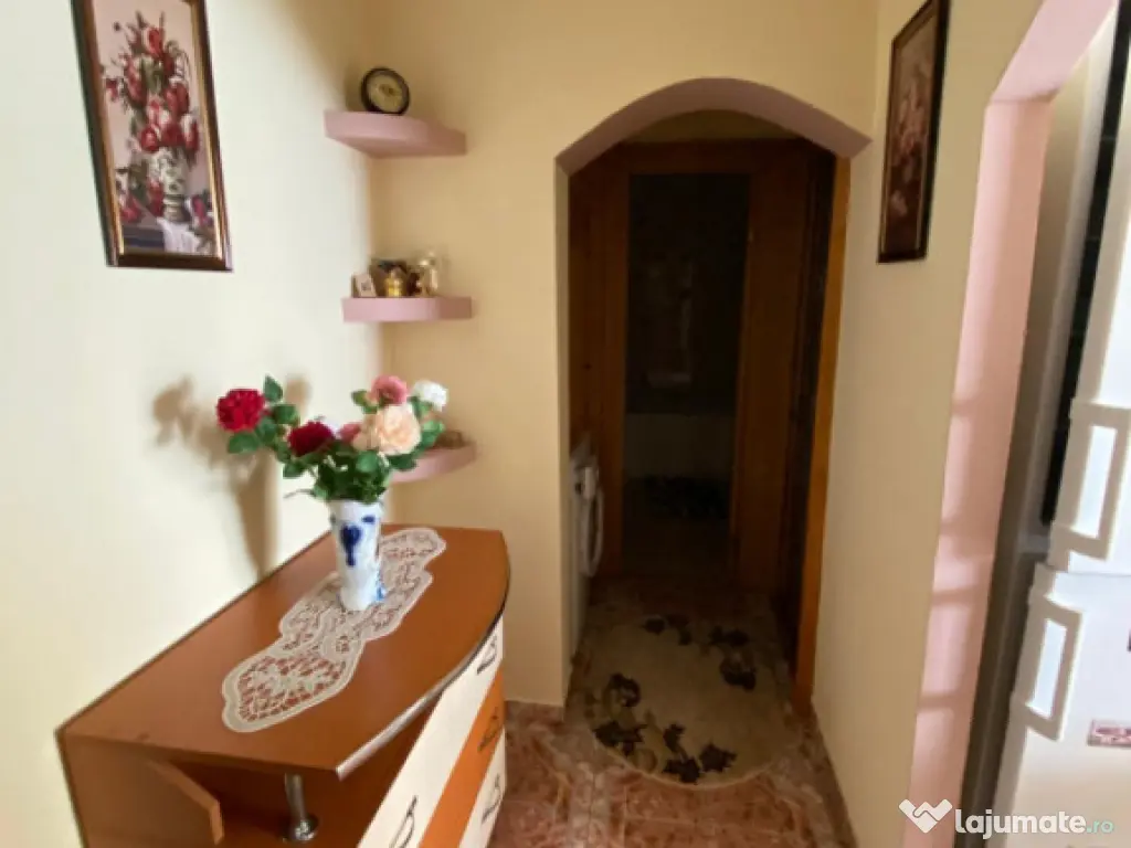 - Etaj 1. Apartament 2 camere confort 1 , Progresu, mobilat.