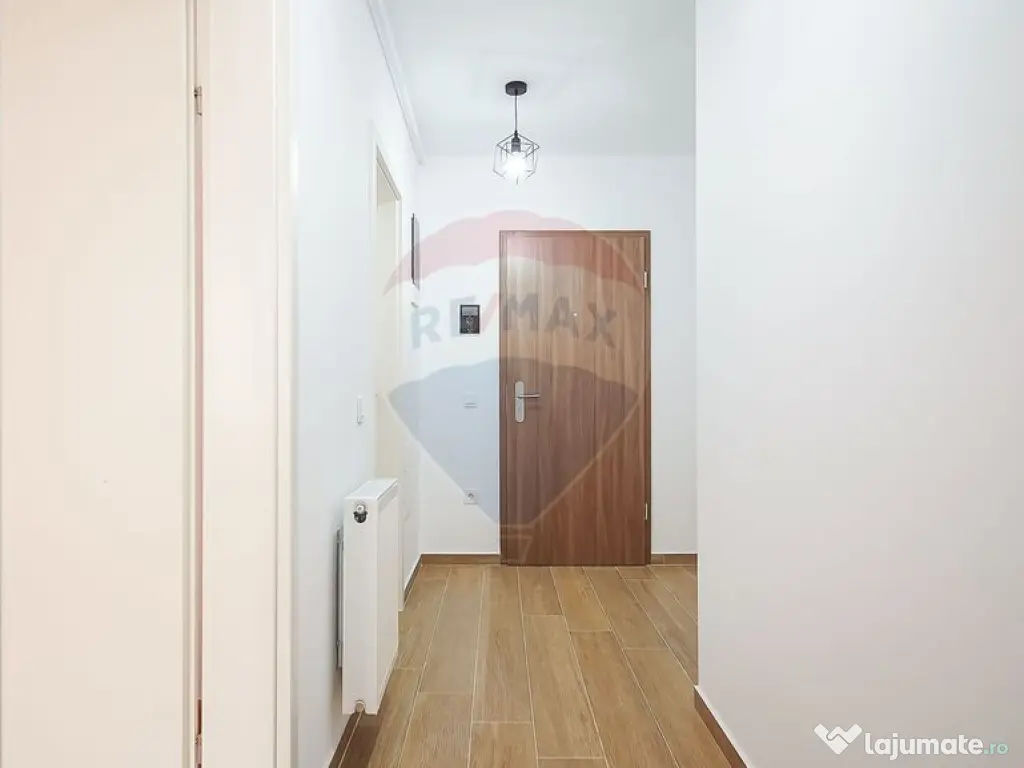 Garsoniera de închiriat. Tractorul