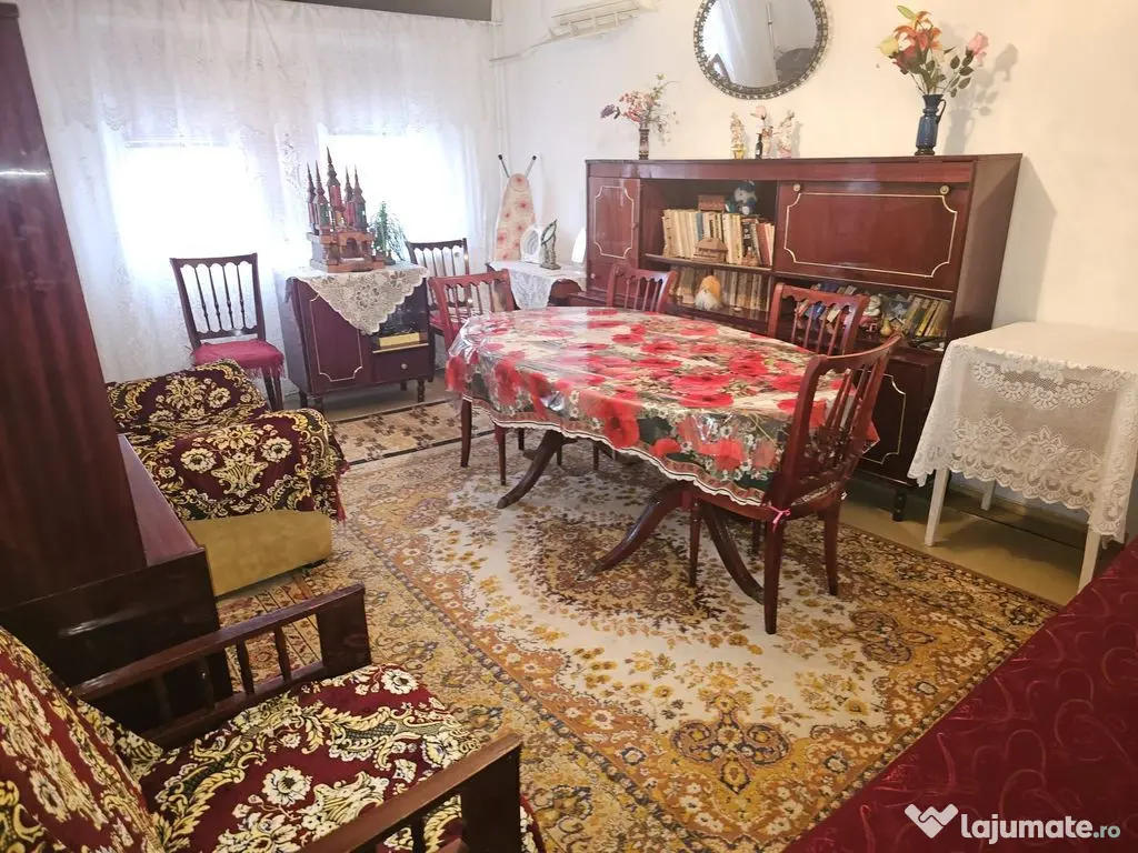 Vanzare - apartament cu 2 camere, Micro 20, J-uri