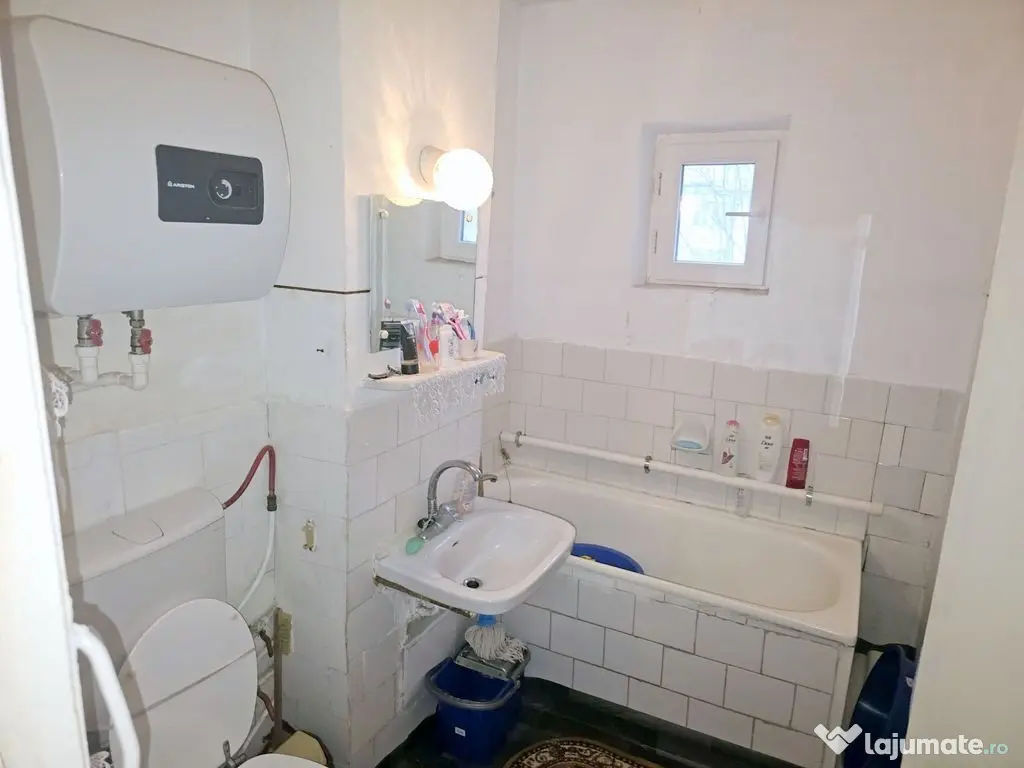 Vanzare - apartament cu 2 camere, Micro 20, J-uri