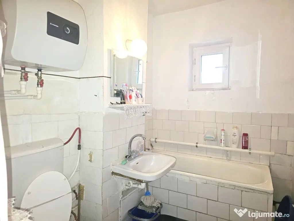 Vanzare - apartament cu 2 camere, Micro 20, J-uri