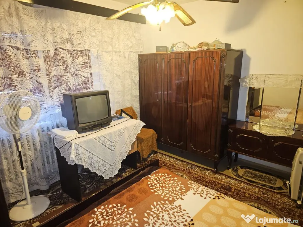 Vanzare - apartament cu 2 camere, Micro 20, J-uri