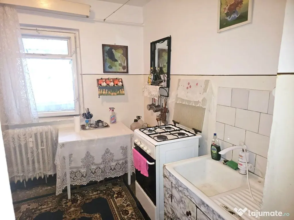 Vanzare - apartament cu 2 camere, Micro 20, J-uri