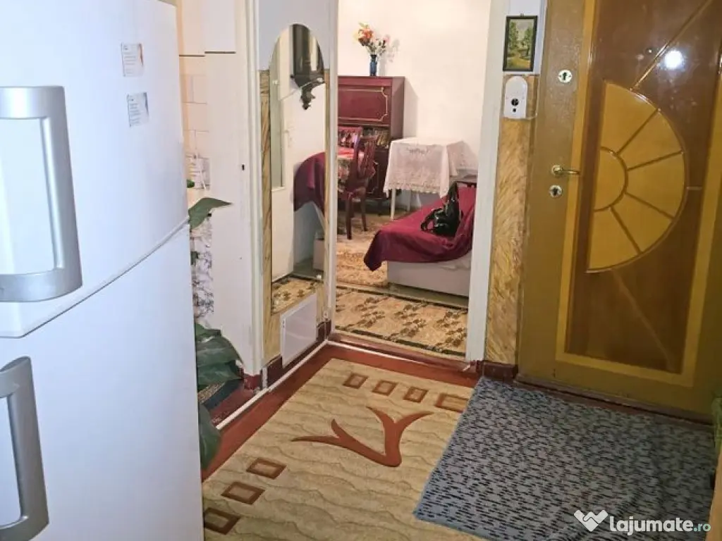Vanzare - apartament cu 2 camere, Micro 20, J-uri