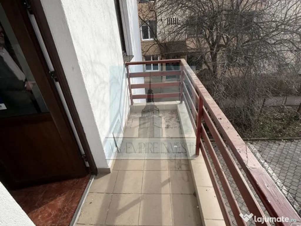 Apartament 2 camere decomandat - zona Centrul Civic