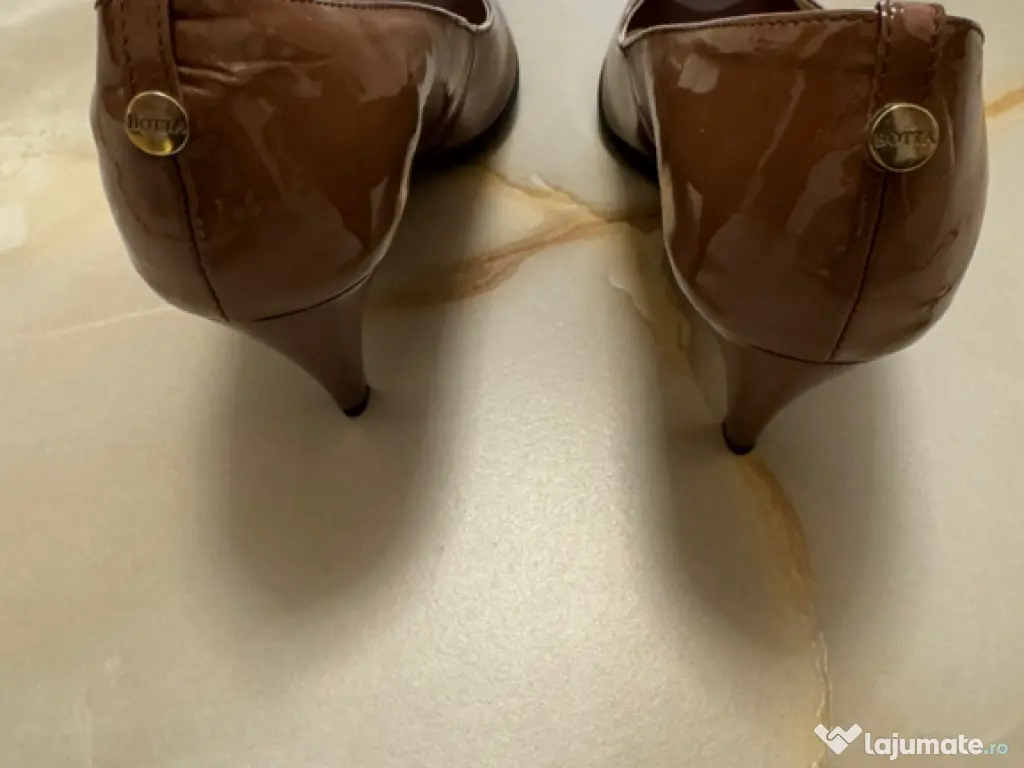 Vând pantofi eleganți Botta caramel maro