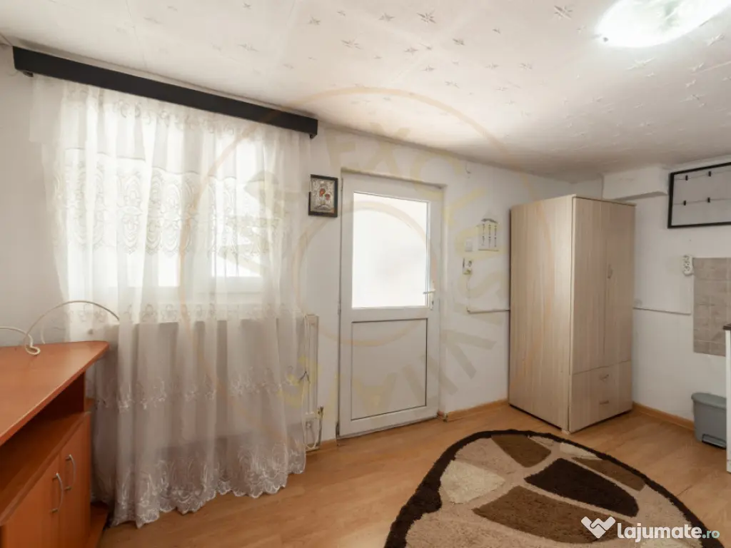 Casa parter + 3.055 mp teren in Costesti 