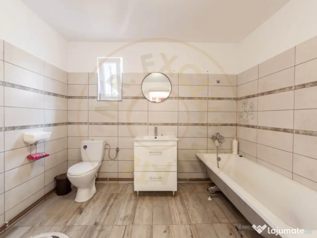 Casa parter + 3.055 mp teren in Costesti 