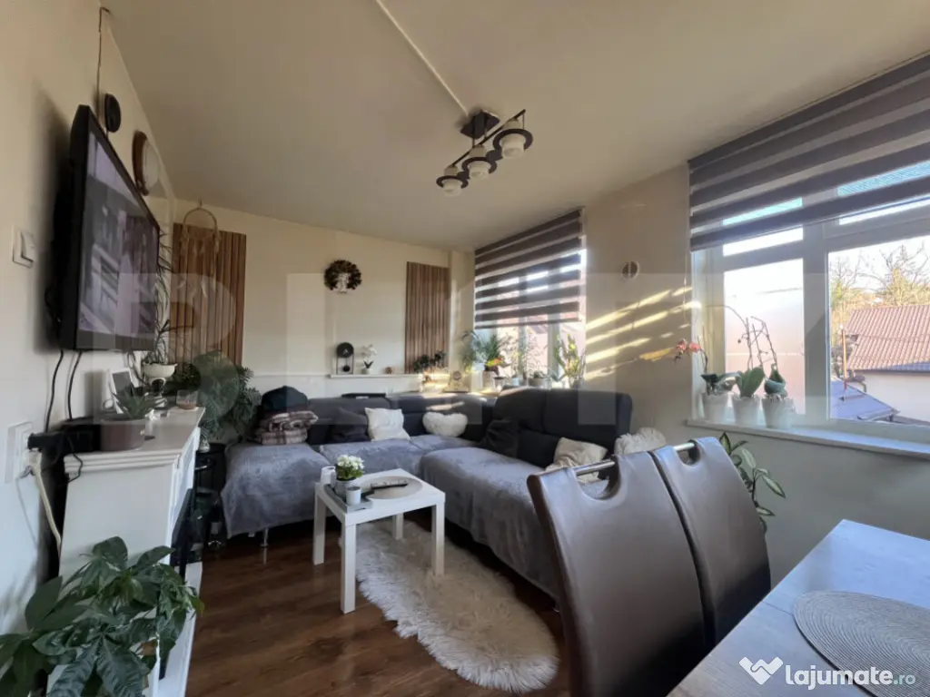 Casă cu curte comună de vânzare – Zona Cornișa, Târgu 