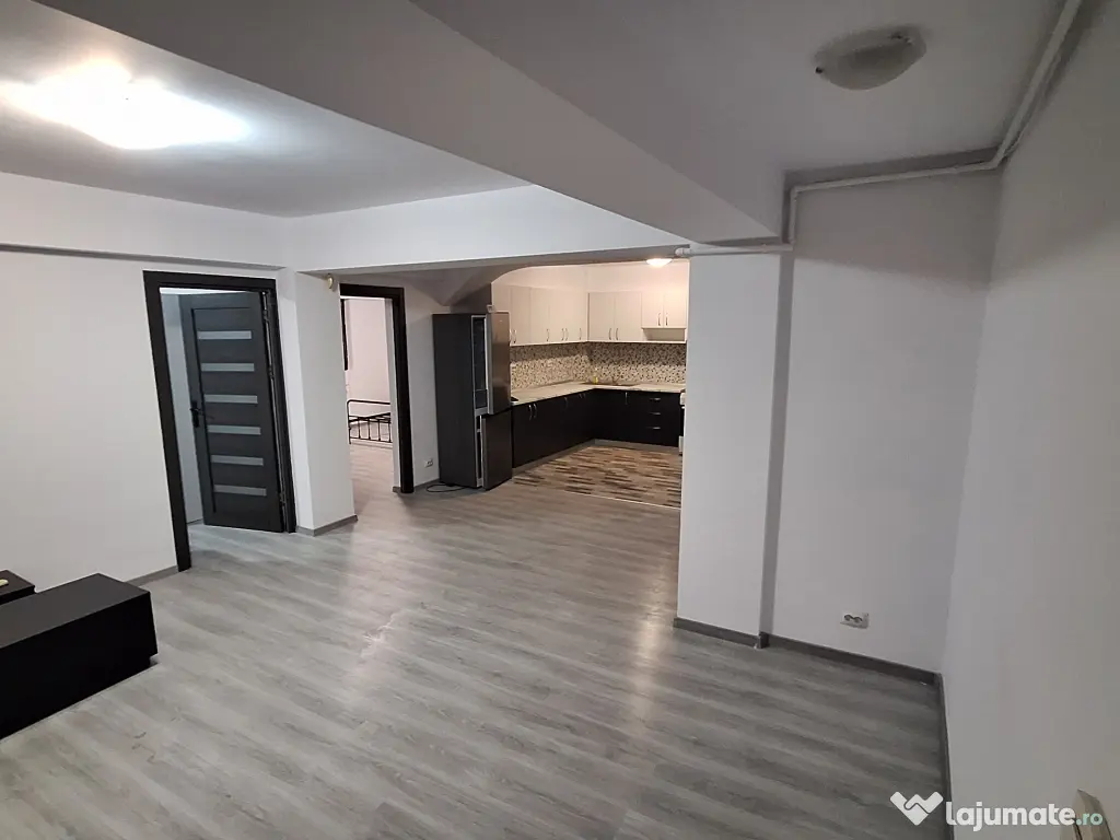 Proprietar închiriez apartament 3 camere 