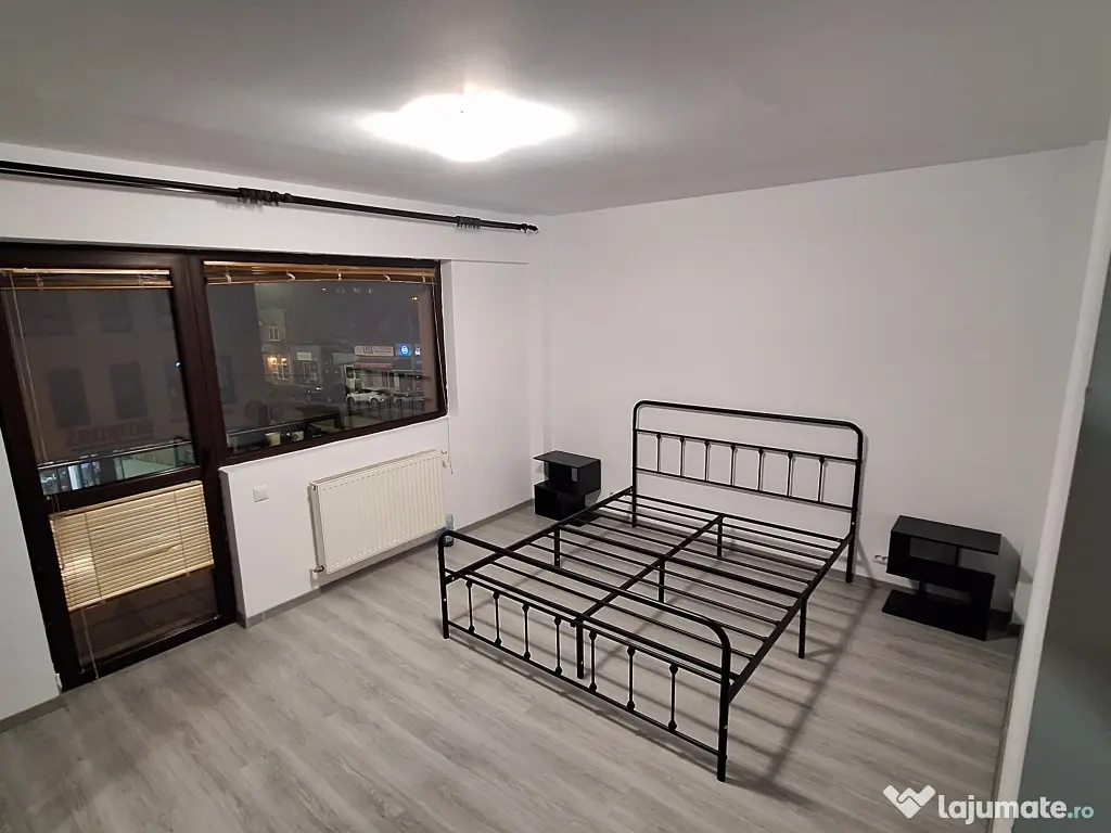 Proprietar închiriez apartament 3 camere 