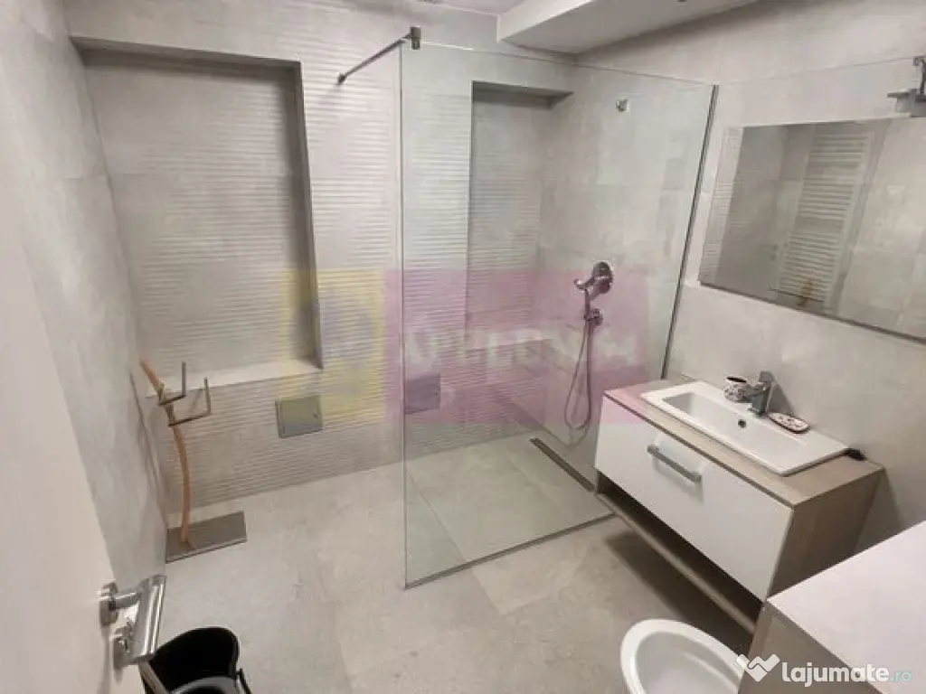 Vanzare apartament 3 camere Decebal, metrou, parking 