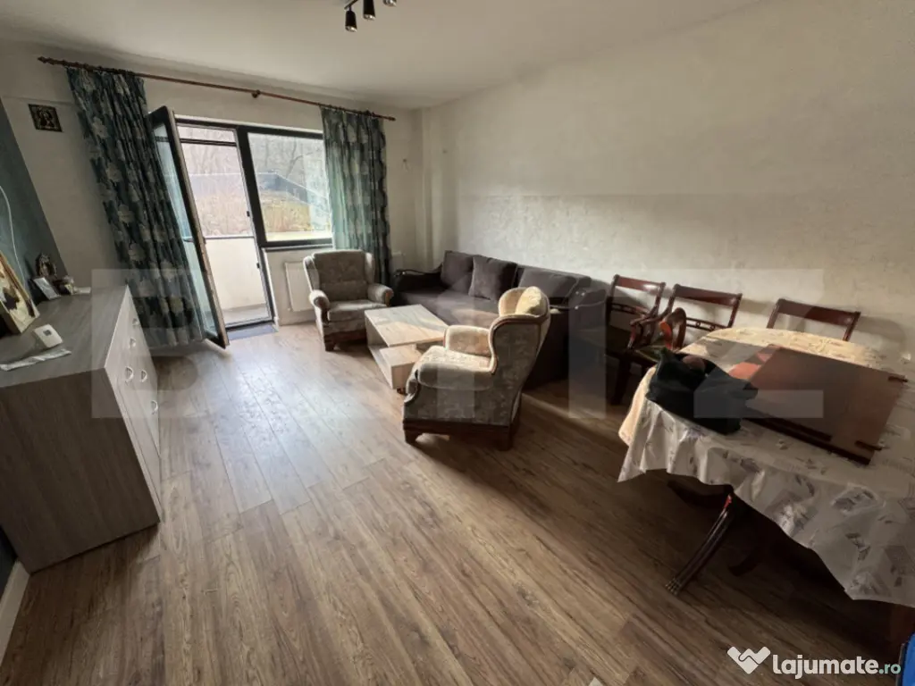 Apartament cu 2 camere, semidecomandat, Păun 