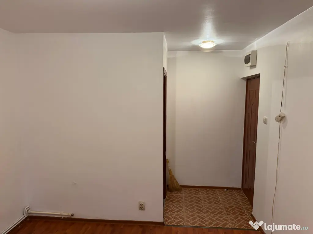 P.F Vand Garsoniera in cartier GALATA 