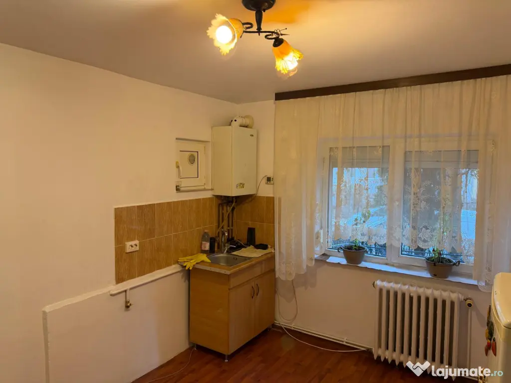 P.F Vand Garsoniera in cartier GALATA 