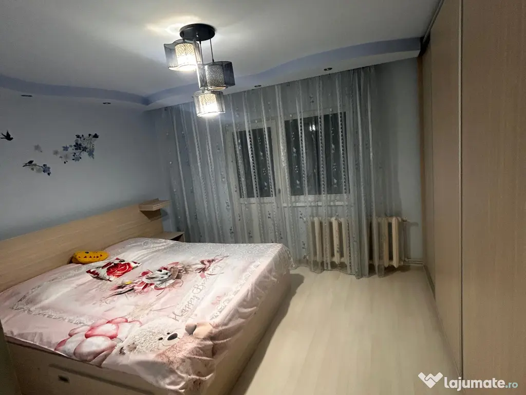 Vand apartament 3 camere sj doua bai str. Rovine