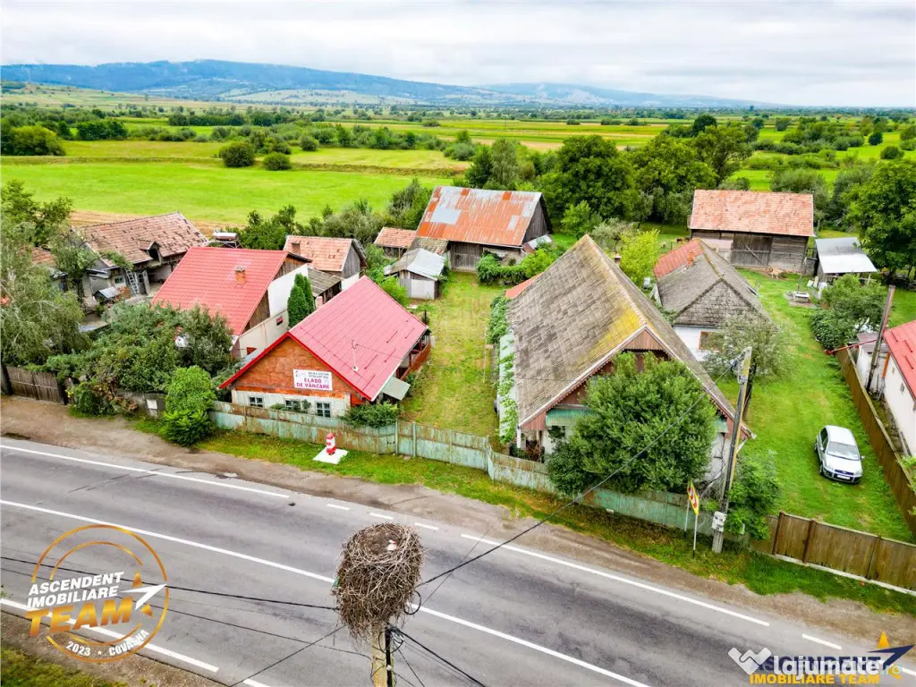FILM! 2 case,domeniu de 1.660mp, cu atelier,anexe,Lemnia,Co 