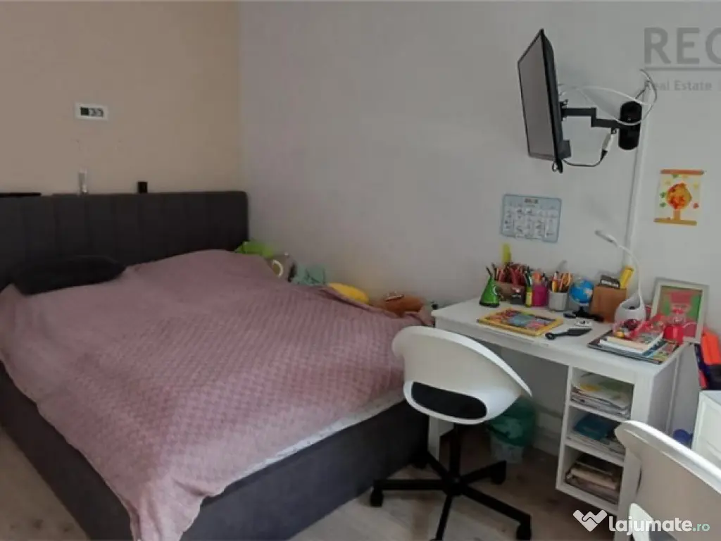 Apartament 4 camere cu curte proprie,la casa 