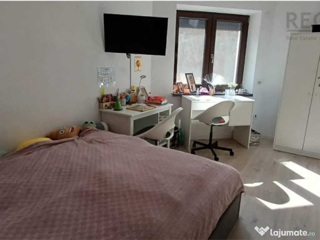 Apartament 4 camere cu curte proprie,la casa 