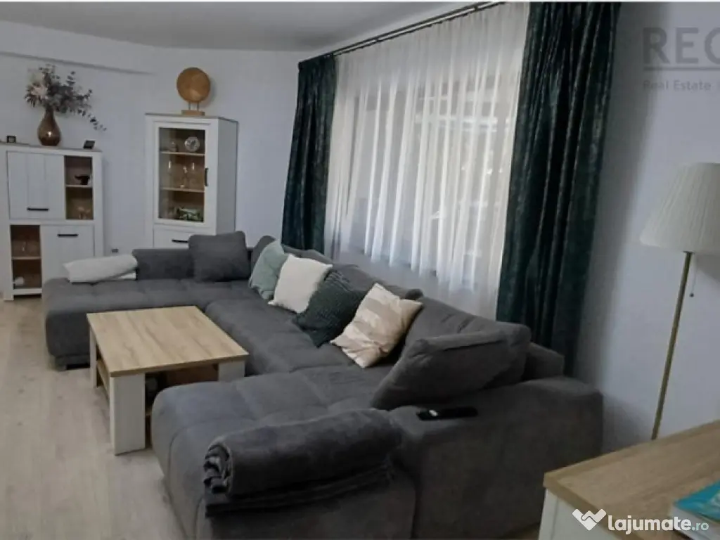Apartament 4 camere cu curte proprie,la casa 