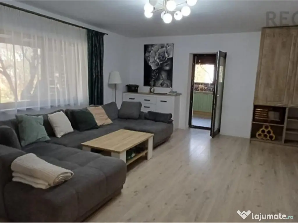 Apartament 4 camere cu curte proprie,la casa 