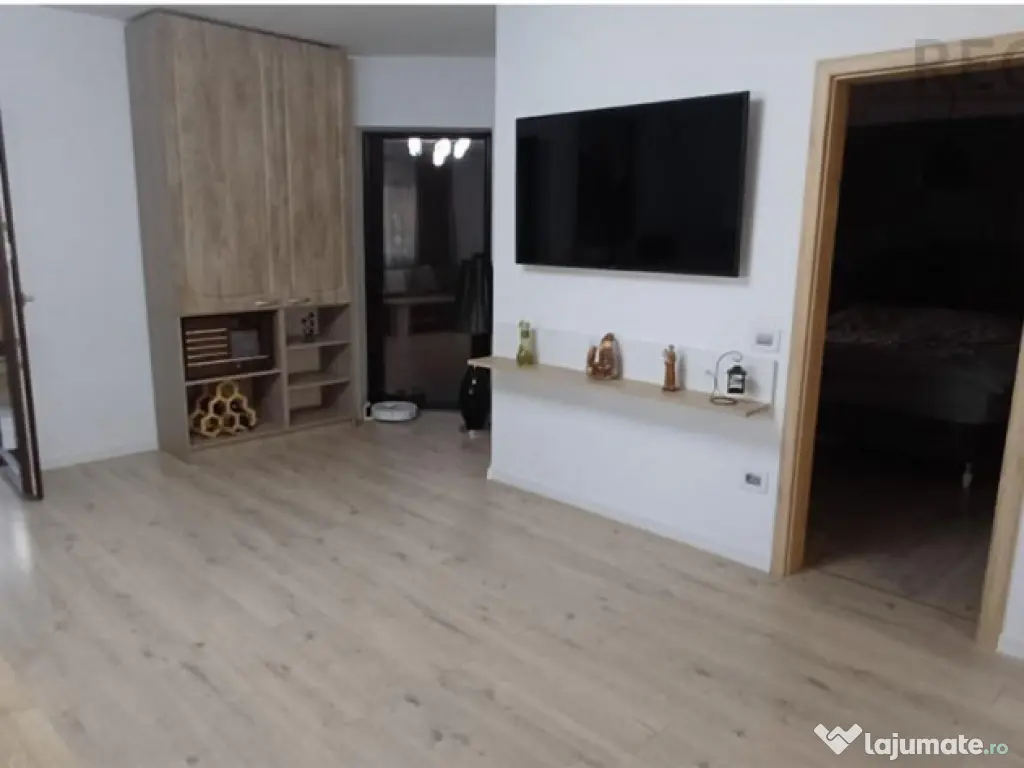 Apartament 4 camere cu curte proprie,la casa 